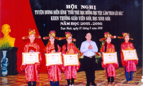 Phòng Giáo dục - Đào tạo huyện Trực Ninh nỗ lực học tập và làm theo lời Bác dạy